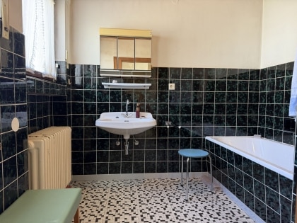 Gro�z�giges Einfamilienhaus mit ELW in ruhiger Lage von N�rtershausen - viel Platz, viel Potenzial