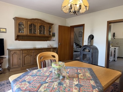 Gro�z�giges Einfamilienhaus mit ELW in ruhiger Lage von N�rtershausen - viel Platz, viel Potenzial