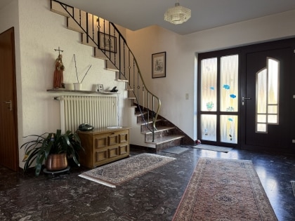 Gro�z�giges Einfamilienhaus mit ELW in ruhiger Lage von N�rtershausen - viel Platz, viel Potenzial
