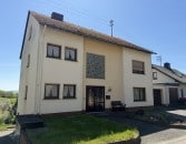 Gro�z�giges Einfamilienhaus mit ELW in ruhiger Lage von N�rtershausen - viel Platz, viel Potenzial
