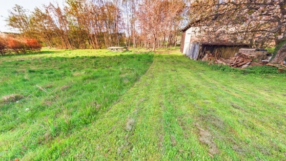 Gro�z�giges Einfamilienwohnhaus mit Nebengeb�uden auf einem 2.639 m� gro�en Grundst�ck