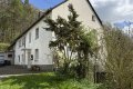 Gro�z�giges Einfamilienwohnhaus mit Nebengeb�uden auf einem 2.639 m� gro�en Grundst�ck