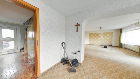 Gro�z�giges Einfamilienwohnhaus mit Nebengeb�uden auf einem 2.639 m� gro�en Grundst�ck