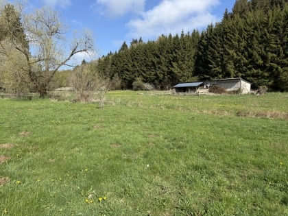 Gro�z�giges Einfamilienwohnhaus mit Nebengeb�uden auf einem 2.639 m� gro�en Grundst�ck