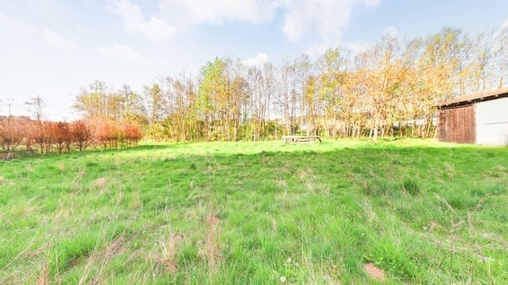 Gro�z�giges Einfamilienwohnhaus mit Nebengeb�uden auf einem 2.639 m� gro�en Grundst�ck