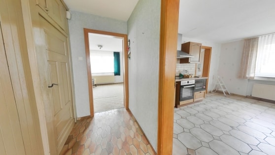 Gro�z�giges Einfamilienwohnhaus mit Nebengeb�uden auf einem 2.639 m� gro�en Grundst�ck