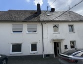 Gro�z�giges Einfamilienwohnhaus mit Nebengeb�uden auf einem 2.639 m� gro�en Grundst�ck
