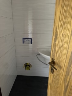 Grozgiges Einfamilienwohnhaus mit vermieteter Einliegerwohnung in toller Aussichtslage