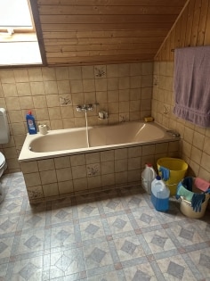 Grozgiges Einfamilienwohnhaus mit vermieteter Einliegerwohnung in toller Aussichtslage