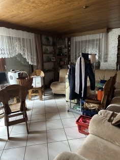 Grozgiges Einfamilienwohnhaus mit vermieteter Einliegerwohnung in toller Aussichtslage