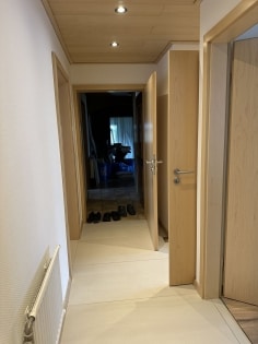 Grozgiges Einfamilienwohnhaus mit vermieteter Einliegerwohnung in toller Aussichtslage