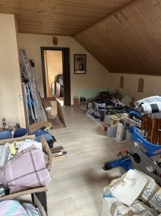 Grozgiges Einfamilienwohnhaus mit vermieteter Einliegerwohnung in toller Aussichtslage