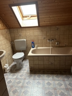 Grozgiges Einfamilienwohnhaus mit vermieteter Einliegerwohnung in toller Aussichtslage