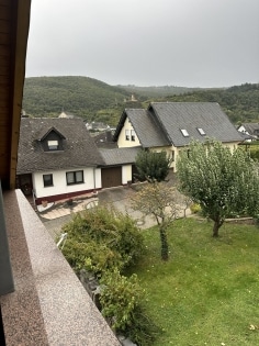 Grozgiges Einfamilienwohnhaus mit vermieteter Einliegerwohnung in toller Aussichtslage