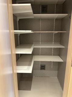 Grozgiges Einfamilienwohnhaus mit vermieteter Einliegerwohnung in toller Aussichtslage