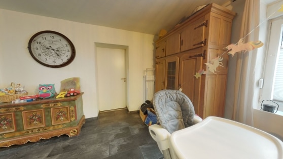 Gro�z�giges Wohnhaus mit Einliegerwohnung, Wintergarten und vielseitigen Nutzungsm�glichkeiten