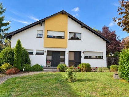 Gro�z�giges Zweifamilienhaus in zentraler und ruhiger Lage von Mayen
