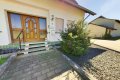 Gro�z�giges Zweifamilienwohnhaus in Randlage der Gemeinde Anschau mit fast schier endlosen M�glichkeiten