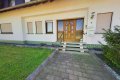 Gro�z�giges Zweifamilienwohnhaus in Randlage der Gemeinde Anschau mit fast schier endlosen M�glichkeiten