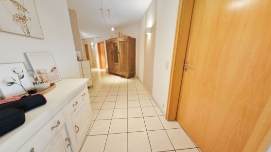 Gro�z�giges Zweifamilienwohnhaus in Randlage der Gemeinde Anschau mit fast schier endlosen M�glichkeiten
