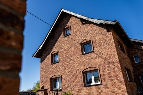 Gro�z�giges, komplett saniertes Einfamilienwohnhaus mit Einliegerwohnung im sehr gepflegten Zustand