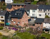 Gro�z�giges, komplett saniertes Einfamilienwohnhaus mit Einliegerwohnung im sehr gepflegten Zustand