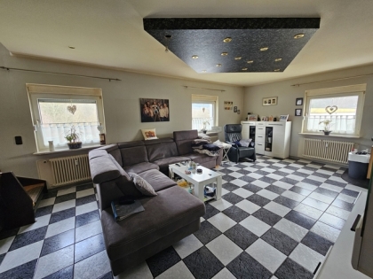 Gro�z�giges und ger�umiges Zweifamilienhaus mit viel Nutzfl�che - Ideal f�r gewerbliche Nebenutzung