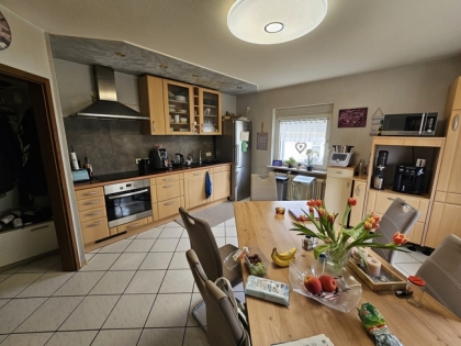 Gro�z�giges und ger�umiges Zweifamilienhaus mit viel Nutzfl�che - Ideal f�r gewerbliche Nebenutzung