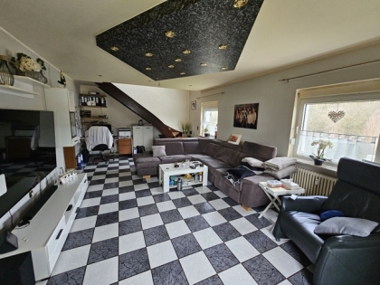 Gro�z�giges und ger�umiges Zweifamilienhaus mit viel Nutzfl�che - Ideal f�r gewerbliche Nebenutzung