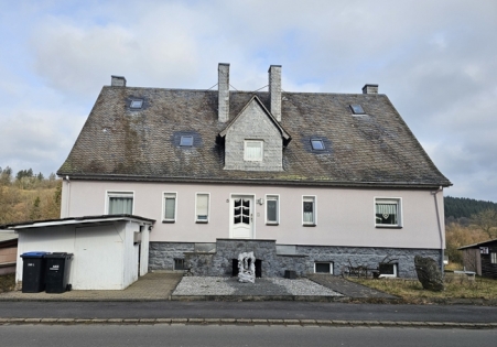 Gro�z�giges und ger�umiges Zweifamilienhaus mit viel Nutzfl�che - Ideal f�r gewerbliche Nebenutzung