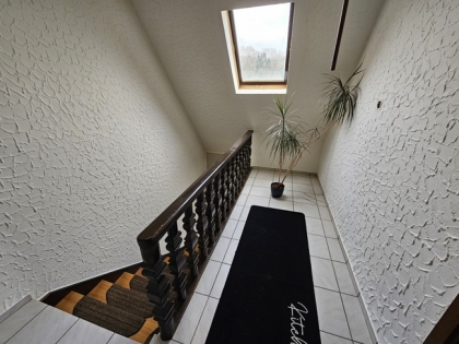 Gro�z�giges und ger�umiges Zweifamilienhaus mit viel Nutzfl�che - Ideal f�r gewerbliche Nebenutzung