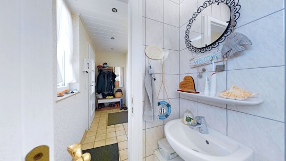 Grozgiges und laufend modernisiertes Einfamilienwohnhaus in zentraler Wohnlage der Eifelgemeinde Uersfeld