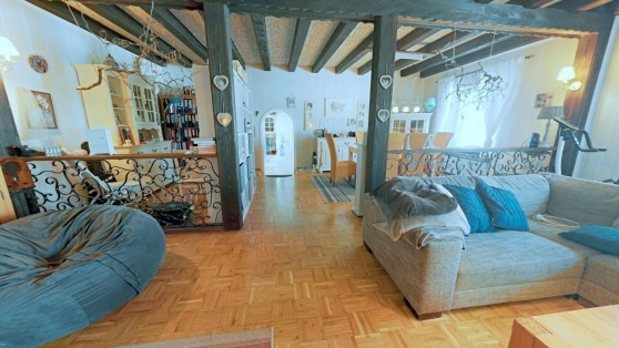 Gro�z�giges und laufend modernisiertes Einfamilienwohnhaus in zentraler Wohnlage