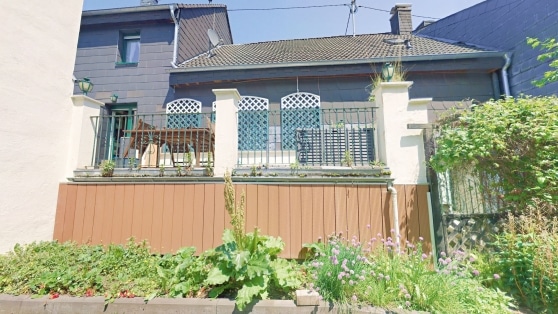 Gro�z�giges und laufend modernisiertes Einfamilienwohnhaus in zentraler Wohnlage der Eifelgemeinde Uersfeld