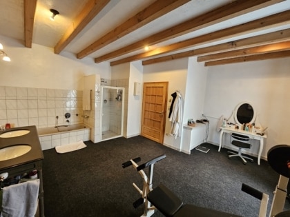 Gro�z�giges, vielseitig nutzbares Einfamilienhaus mit Anbauwohnung - Ideal als Mehrgenerationenhaus!