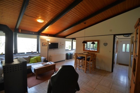 Gut gepflegter, ruhig gelegener Ferienbungalow mit Terrasse und Gartenhaus