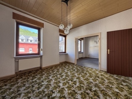 Handwerker an der Mosel aufgepasst! 
Groes Einfamilienhaus mit historisch wertvoller Fassade in Klotten!