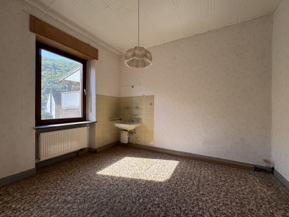 Handwerker an der Mosel aufgepasst! 
Gro�es Einfamilienhaus mit historisch wertvoller Fassade in Klotten!