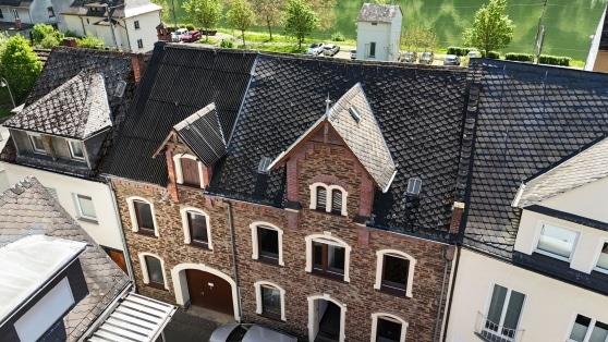 Handwerker an der Mosel aufgepasst! 
Groes Einfamilienhaus mit historisch wertvoller Fassade in Klotten!