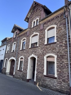 Handwerker an der Mosel aufgepasst! 
Groes Einfamilienhaus mit historisch wertvoller Fassade in Klotten!