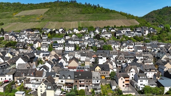 Handwerker an der Mosel aufgepasst! 
Groes Einfamilienhaus mit historisch wertvoller Fassade in Klotten!