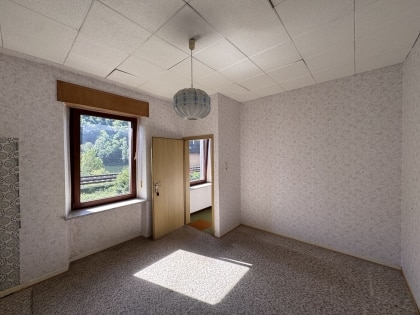 Handwerker an der Mosel aufgepasst! 
Groes Einfamilienhaus mit historisch wertvoller Fassade in Klotten!