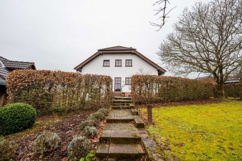 Hier steht Ihr Wohntraum, auf einem insgesamt 2.589 m groen Grundstck, in der Vulkaneifel!