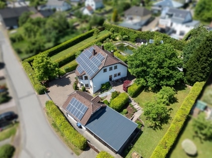 Hier steht Ihr Wohntraum, auf einem insgesamt 2.589 m groen Grundstck, in der Vulkaneifel!