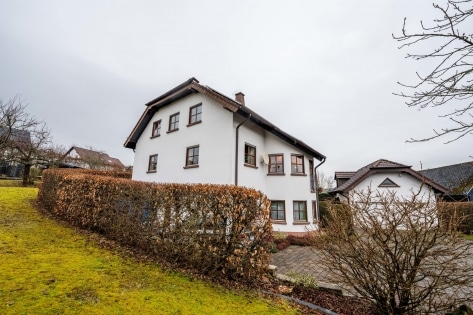 Hier steht Ihr Wohntraum, auf einem insgesamt 2.589 m groen Grundstck, in der Vulkaneifel!