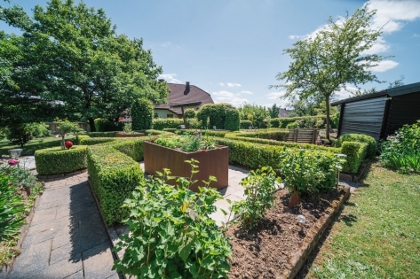 Hier steht Ihr Wohntraum, auf einem insgesamt 2.589 m groen Grundstck, in der Vulkaneifel!