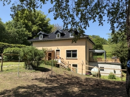 Idyllisch gelegenes Landhaus mit weitl�ufigen Weidefl�chen und eigenem Wald - ideal f�r Tierhalter!