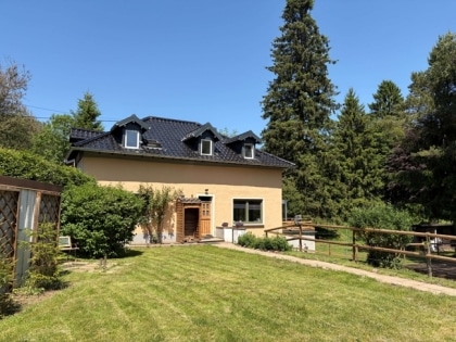 Idyllisch gelegenes Landhaus mit weitl�ufigen Weidefl�chen und eigenem Wald - ideal f�r Tierhalter!