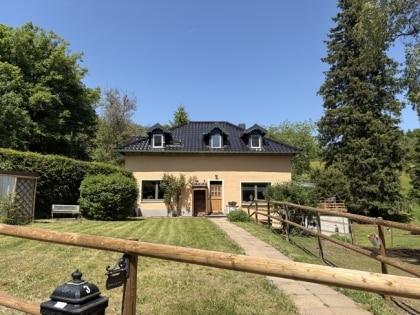 Idyllisch gelegenes Landhaus mit weitl�ufigen Weidefl�chen und eigenem Wald - ideal f�r Tierhalter!