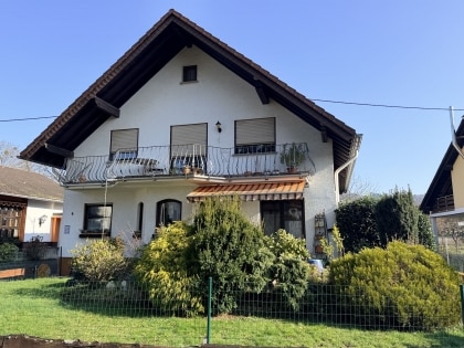 Ihr tolles neues Zuhause mit Extra-Einkommen: Erdgeschoss mit gro�em Garten bald frei - DG vermietet!